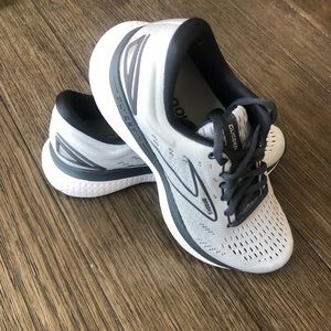 Women’s Brooks Glycerin 19 running shoe size 7.5